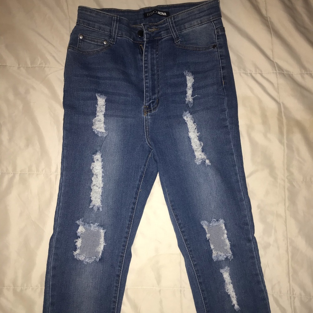 FASHION NOVA | Distressed High Rise Jeans ✨ - Picture 5 of 6